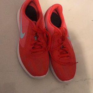 Pink size 6 Nike women sports wear